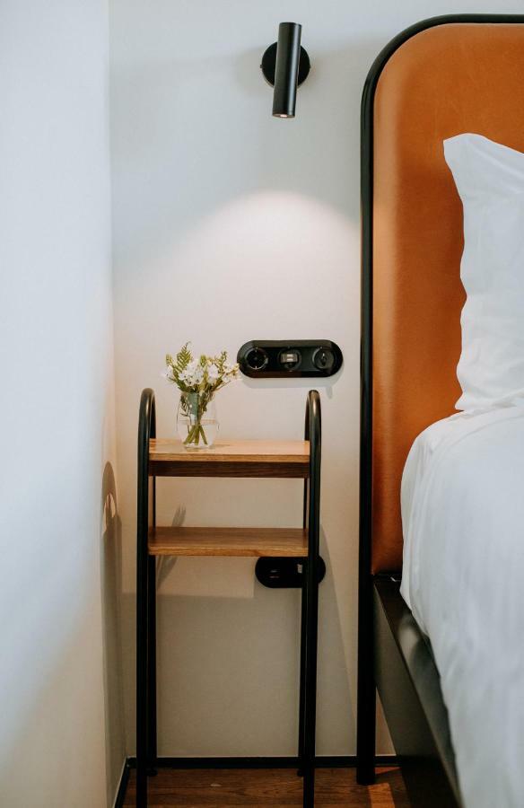 Cozy Room with City View,813849584:JPEG